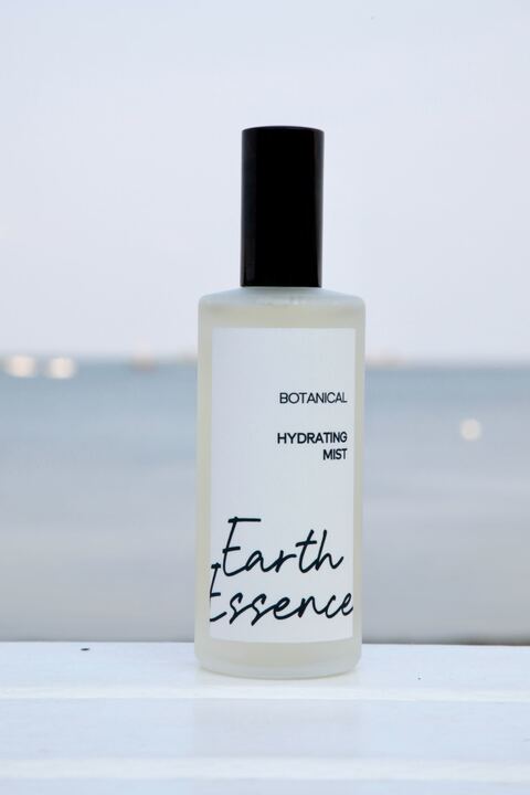 Earth Essence · Botanical Hydrating Mist
